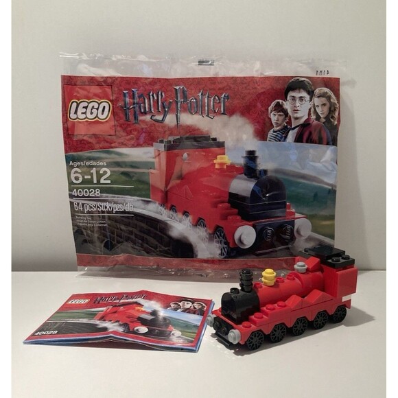 LEGO Harry Potter: Mini Hogwarts Express (40028) Complete With Booklet - Picture 9 of 11